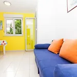 • Lungomare Beach Apartment Pula •